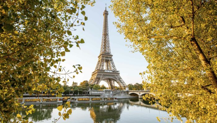 Reflection of eiffel tour over seine rivier in paris